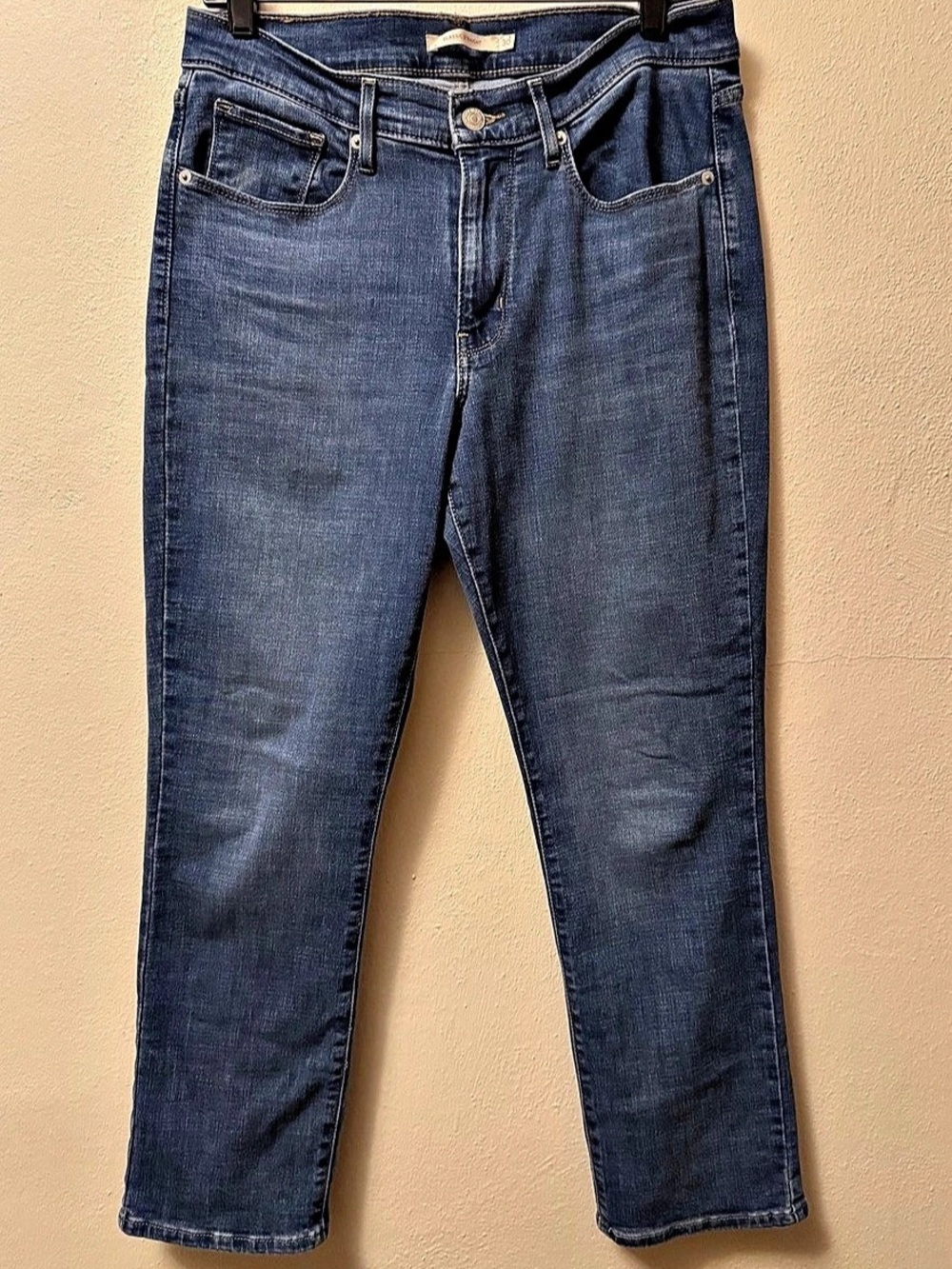 Levi's Women's Classic Straight Leg Dark Wash Blue Jeans W30 L28
